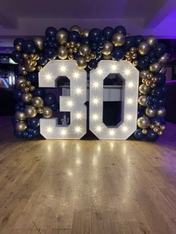 Light up 30 with a navy and gold garland